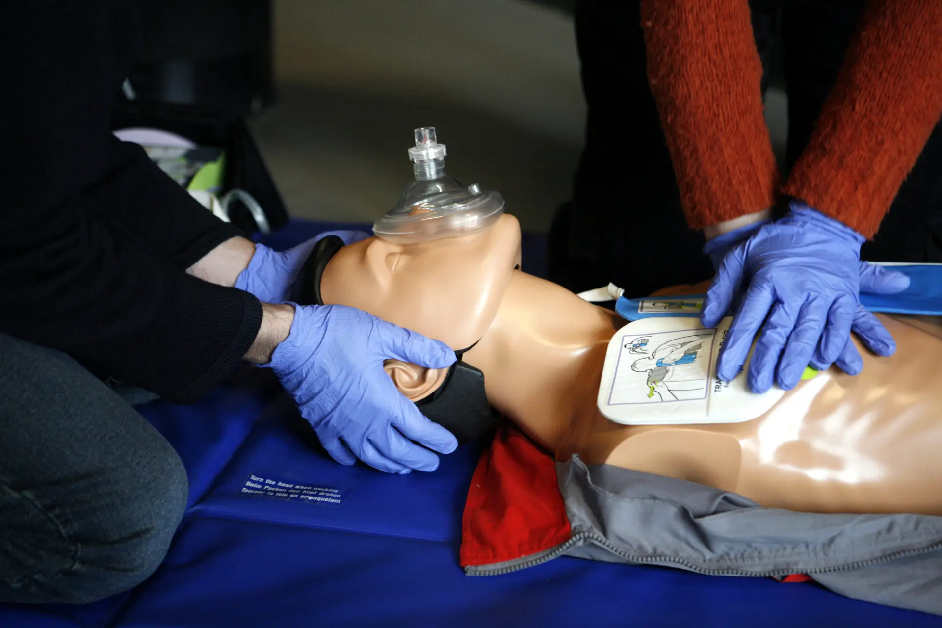 BLS training teaches how to perform CPR vs ACLS, demonstrating essential life-saving techniques using advanced equipment