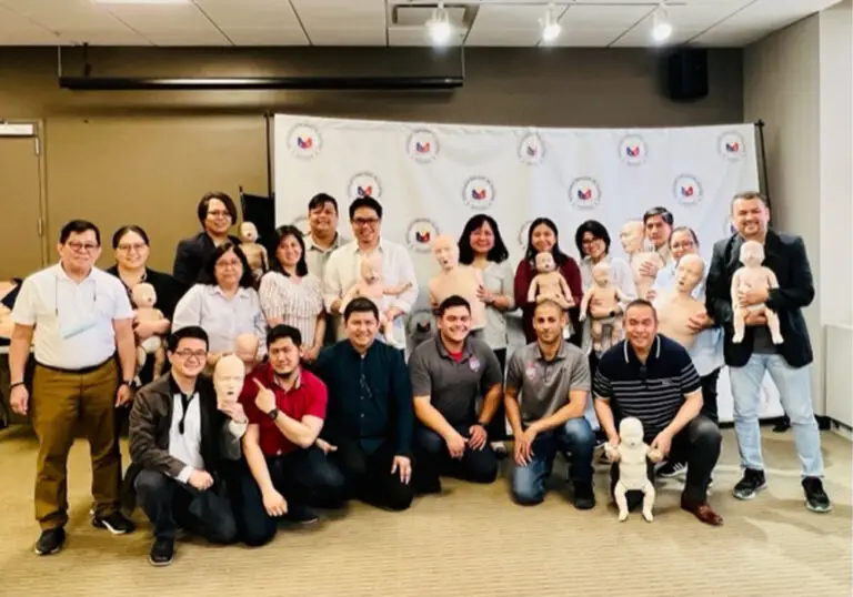 Consul General J. Susana Paez with the officers and staff of the Consulate General, together with Mr. Joe Witz and Mr. Brandon Rodriguez of Illinois Safety